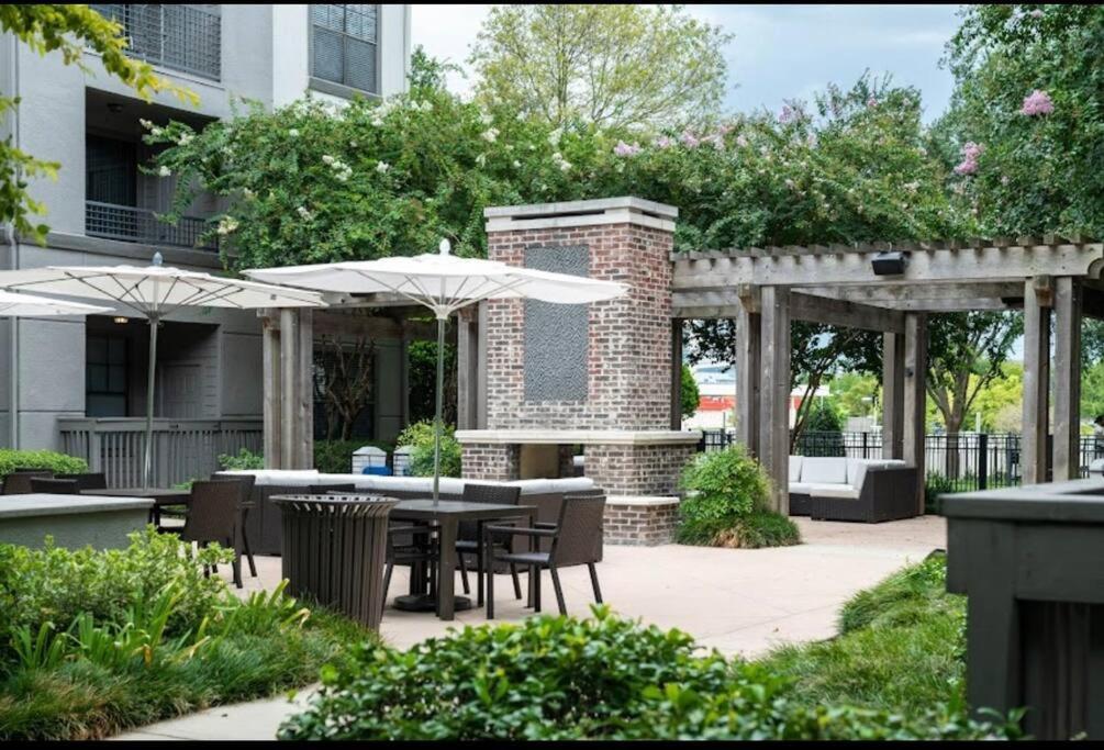 Chic Retreat-Walk To Nrg-Pool Apartment Houston Exterior foto